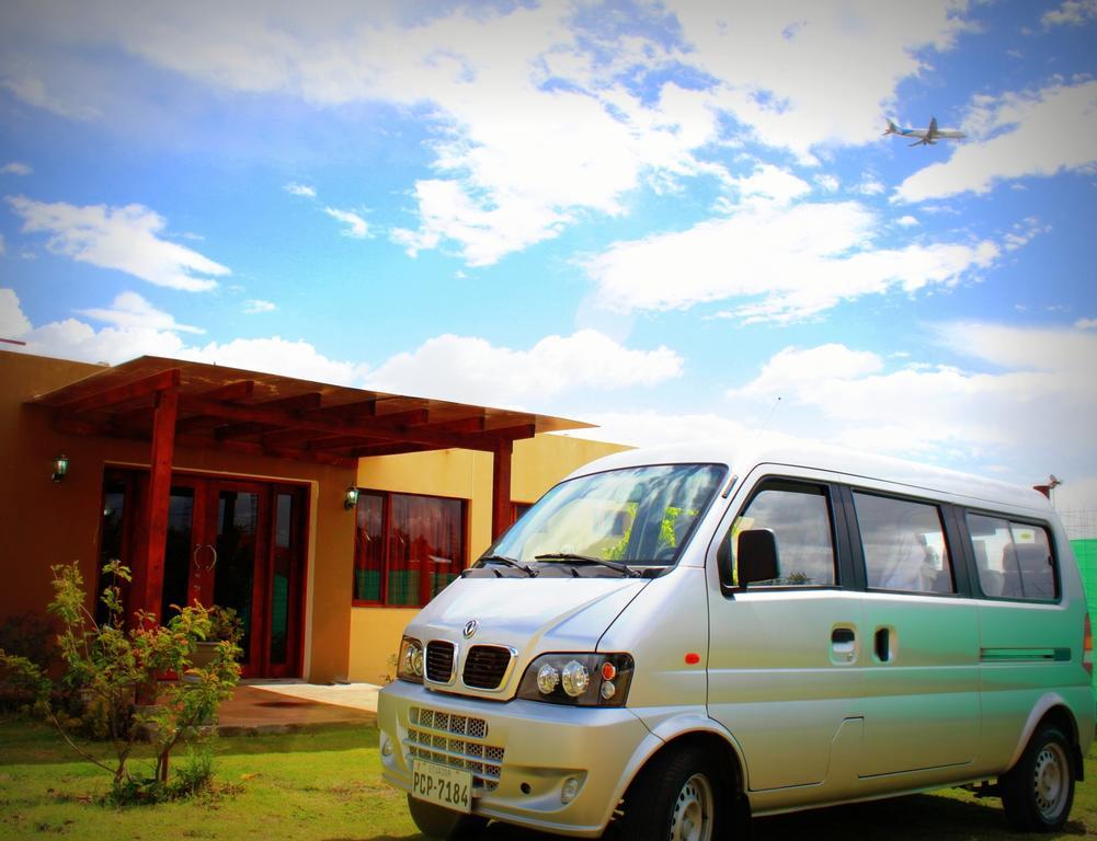 Hotel Las Mercedes Airport-Quito Tababela Exterior foto